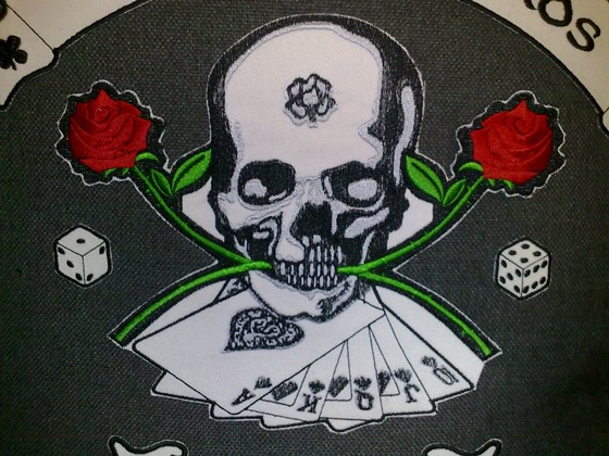 Вышивка: нашивка "lucky"