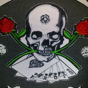 Вышивка: нашивка "lucky"